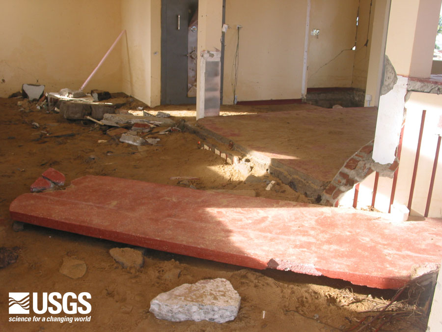 Photo, sand inside Kalmunai Post Office