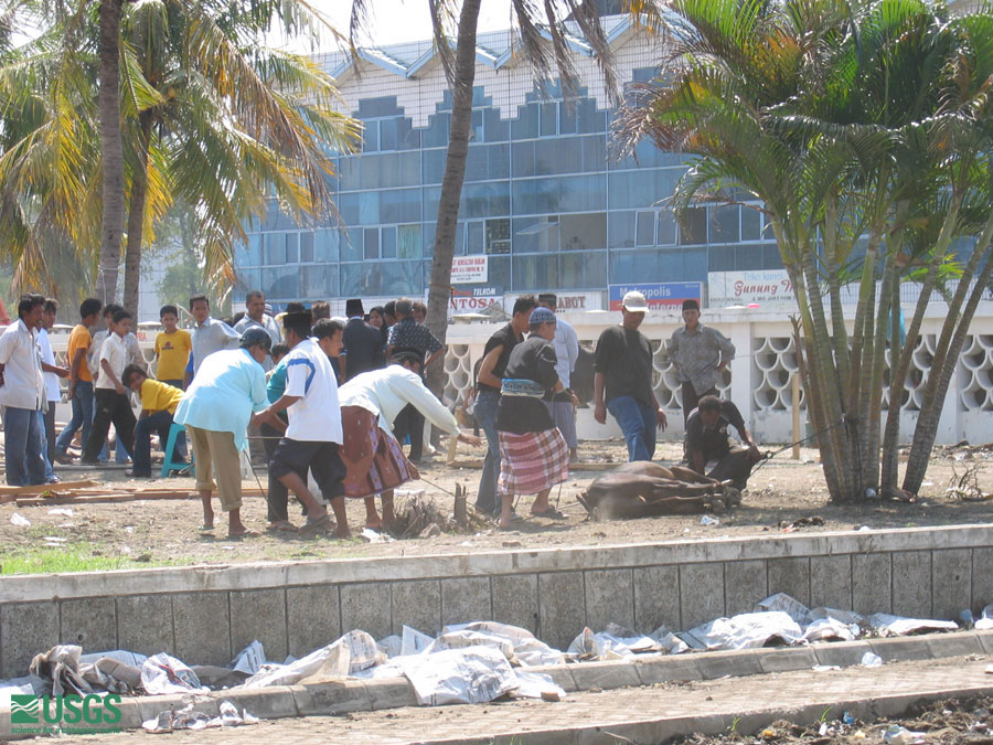 Photo in Banda Aceh, see caption above.