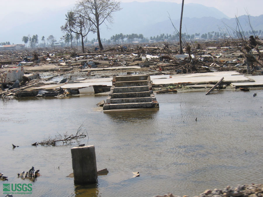 Photo in Banda Aceh, see caption above.