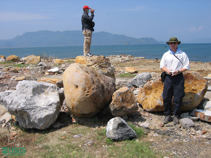 Photo in Banda Aceh, see caption above.