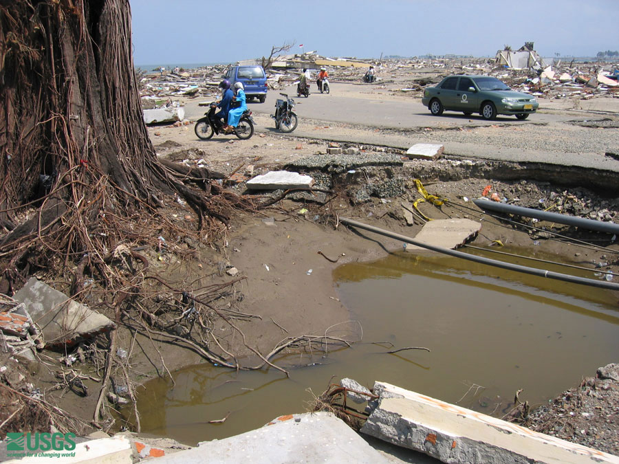 Photo in Banda Aceh, see caption above.