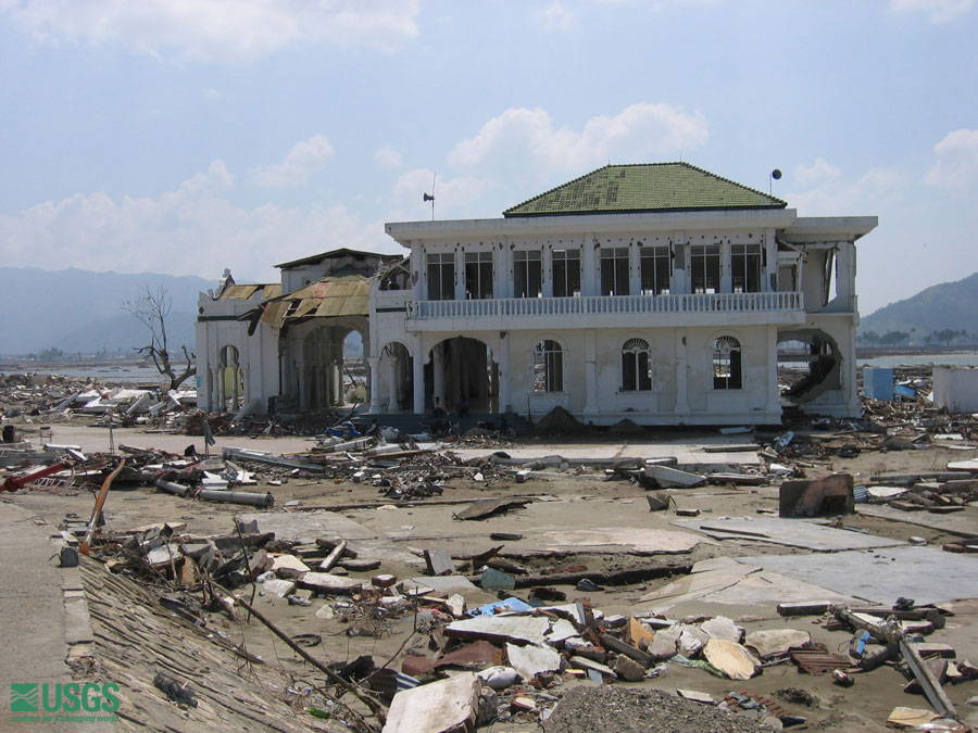Photo in Banda Aceh, see caption above.