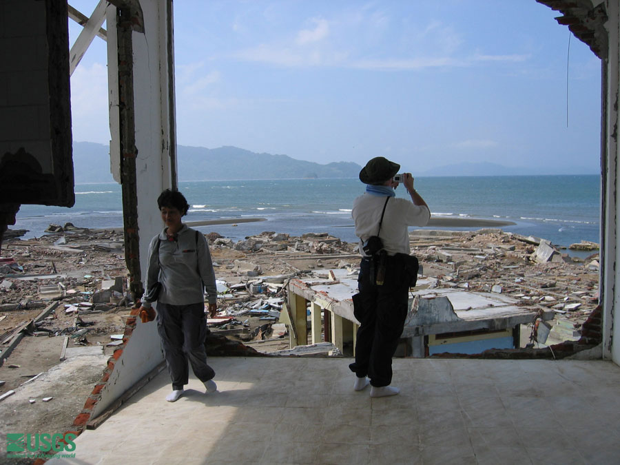 Photo in Banda Aceh, see caption above.